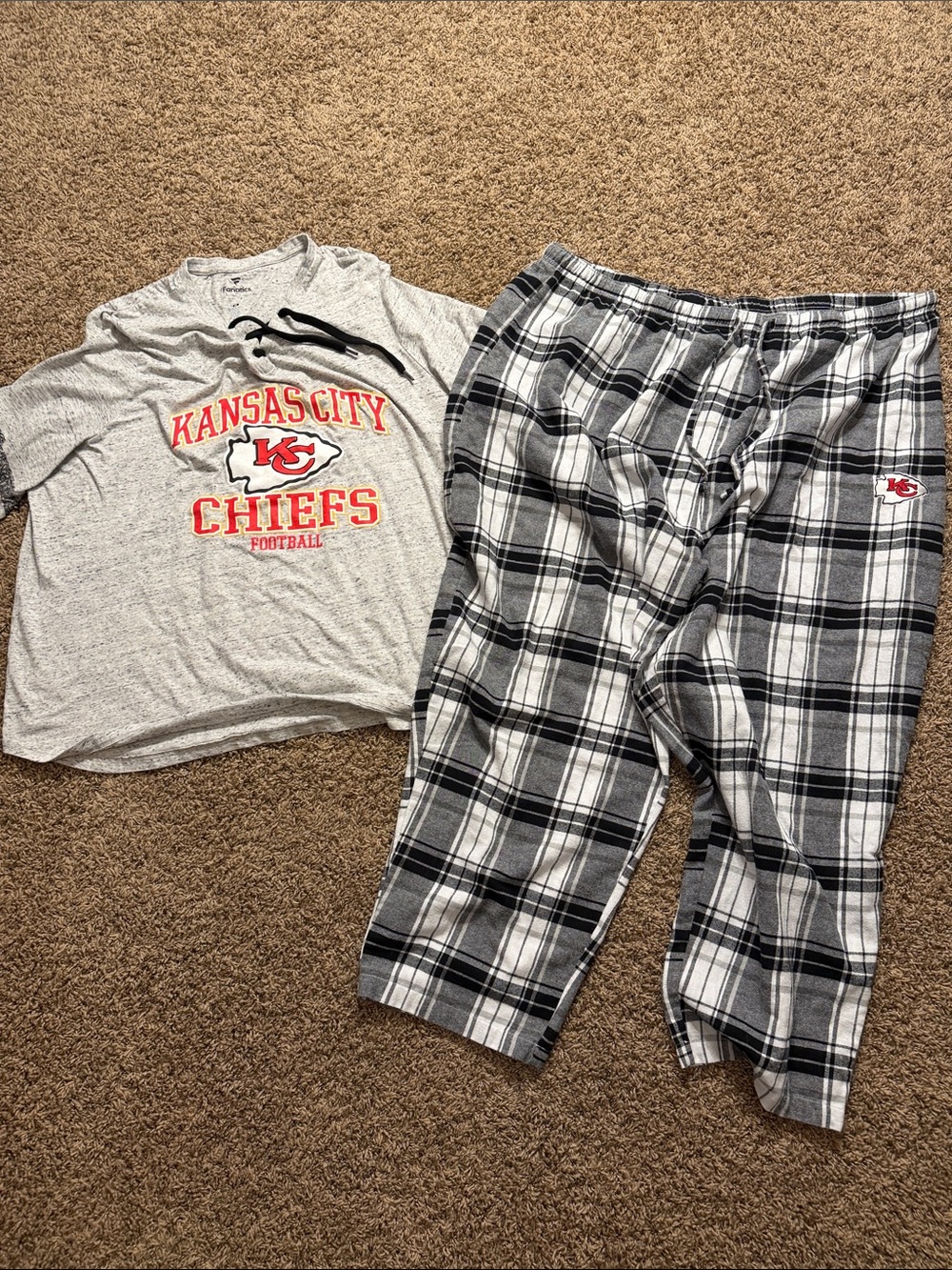 Fanatics Gray Kansas City Chiefs Lounge Set with Black & White Plaid Pants